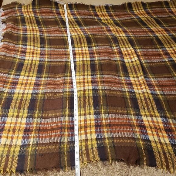 LARGE scarf. 52" x 52" - Picture 4 of 4